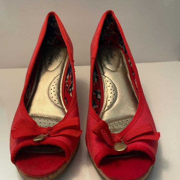 Dexflex Comfort Red Wedge Shoes with Bow Detail - Picture 3 of 5
